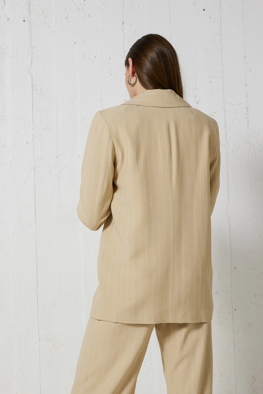 ΚΟΣΤΟΥΜΙ OVERSIZE